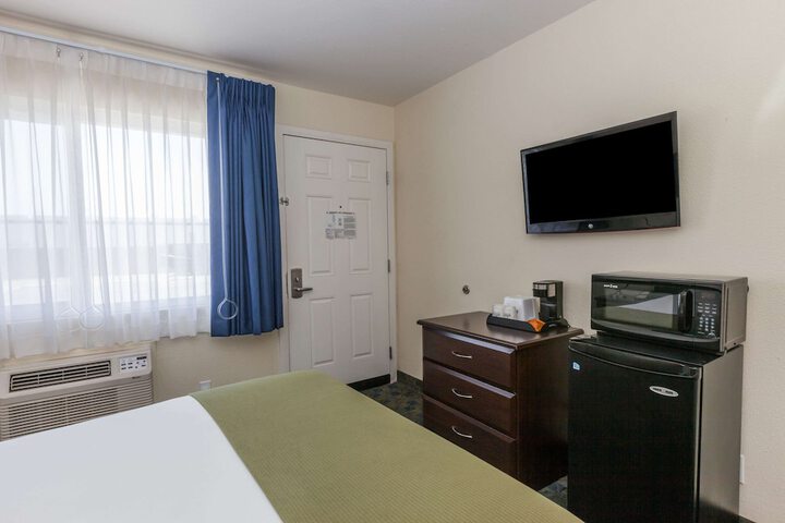 Room 14 of 18