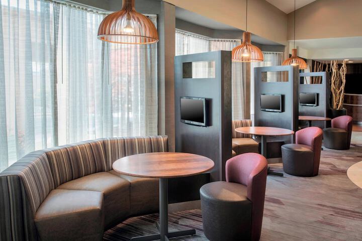 Courtyard by Marriott Newark Liberty International Airport
