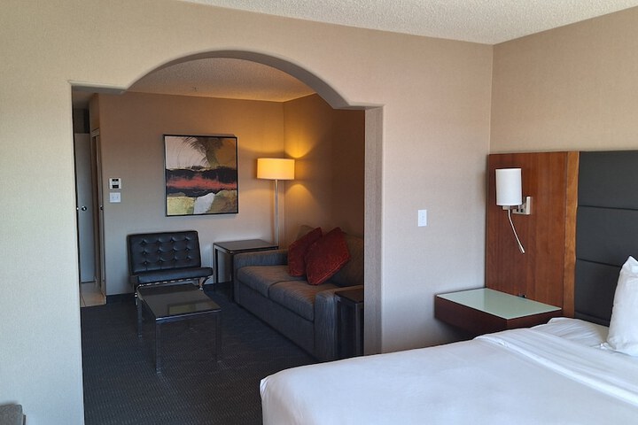 Radisson Hotel & Suites Fort McMurray