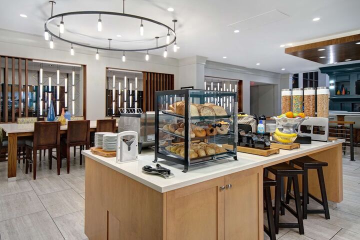 Breakfast/Coffee Service 90 of 104