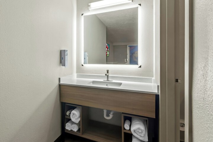 Red Roof Inn Radcliff - Fort Knox