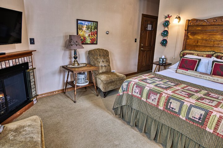 Rockwell Falls Inn and Wine Bar