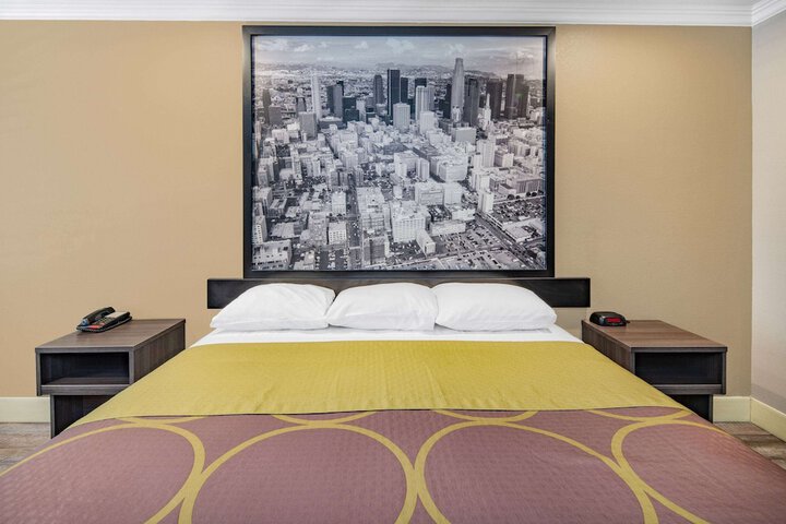 Room 26 of 32