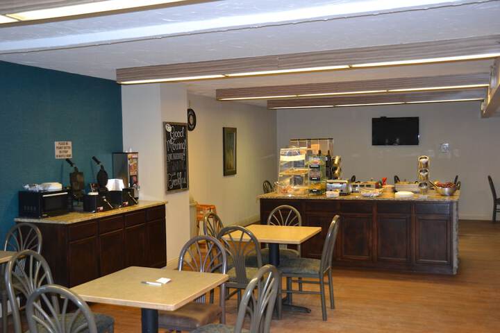 Breakfast/Coffee Service 40 of 47