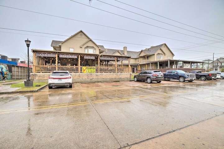 Apt w / Balconies - Steps to Kemah Boardwalk!