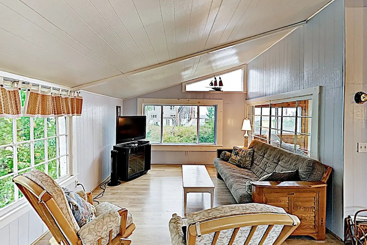 Ocean-view Sunrise - Steps To Beach 2 Bedroom Cottage