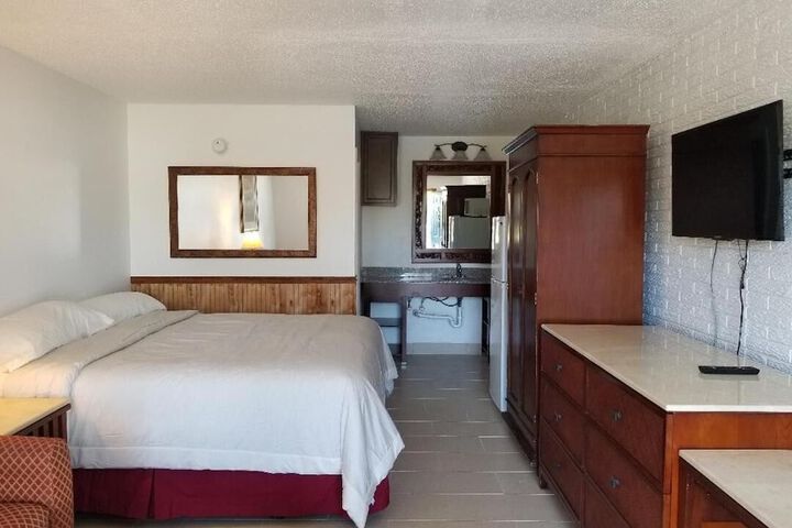 Room 11 of 48