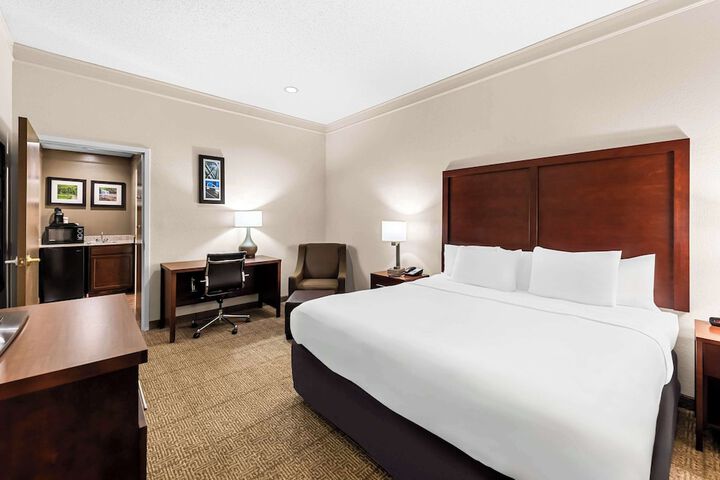 Comfort Inn & Suites Heath - Newark South