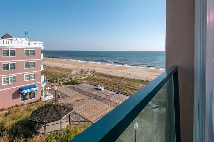 Atlantic Sands Hotel & Conference Center