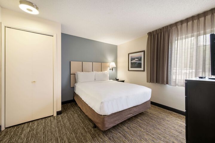 Room 28 of 39