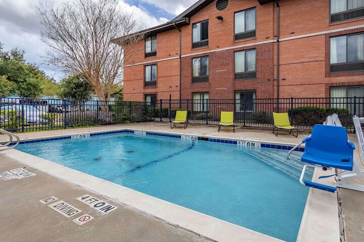 Pool 4 of 30