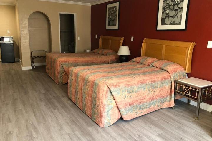 Room 5 of 11
