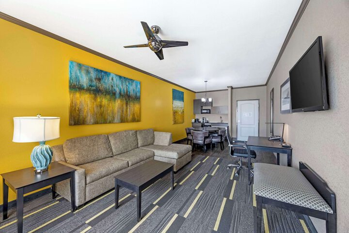 Best Western Plus Emerald Inn & Suites