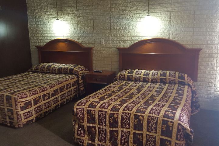 Room 9 of 12