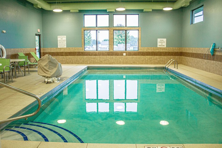 Holiday Inn Express & Suites Worthington by IHG