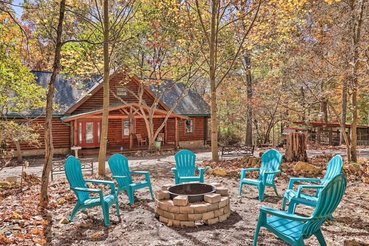 serenity Woods Cabin w / Hot Tub & Fire Pit