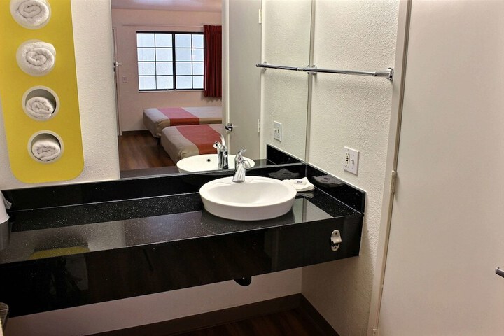 MOTEL 6 PASO ROBLES