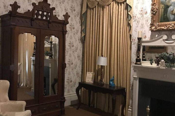 Room 52 of 142