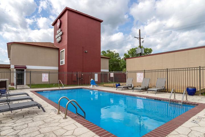 Pool 4 of 25