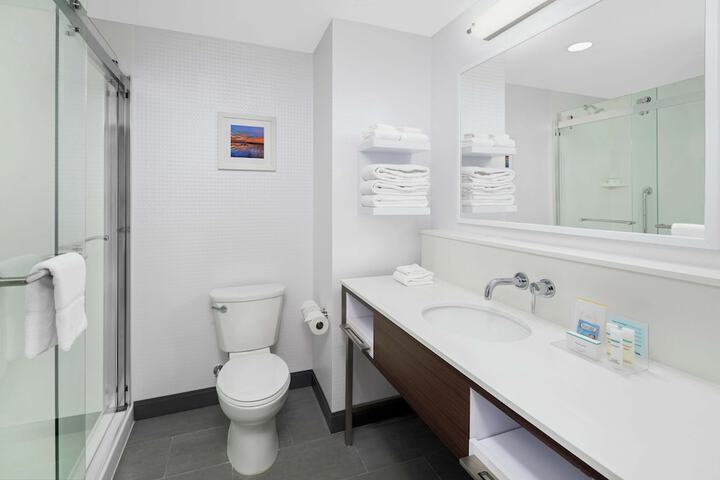 Room 15 of 28