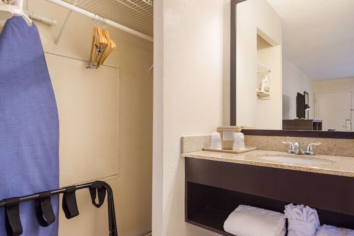 Room 14 of 23