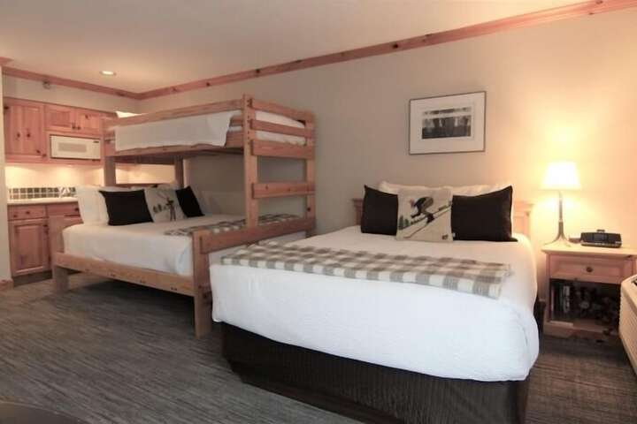 Selkirk Lodge