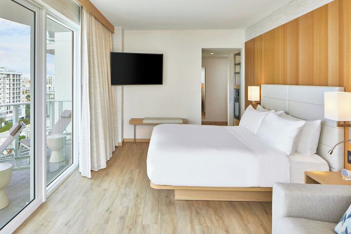 Room 32 of 66