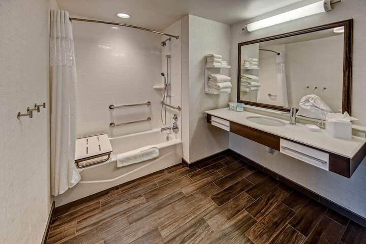 Room 12 of 37