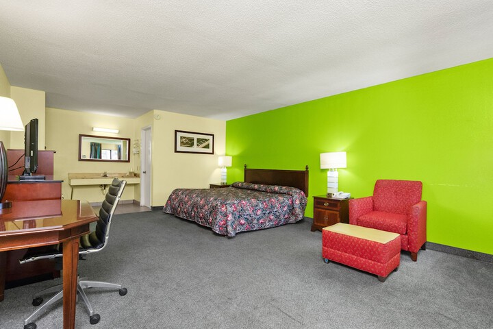 Room 9 of 15