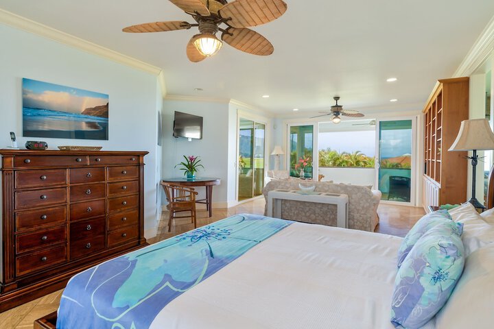 Hale Ohana Nui 5 Bedroom Home by RedAwning