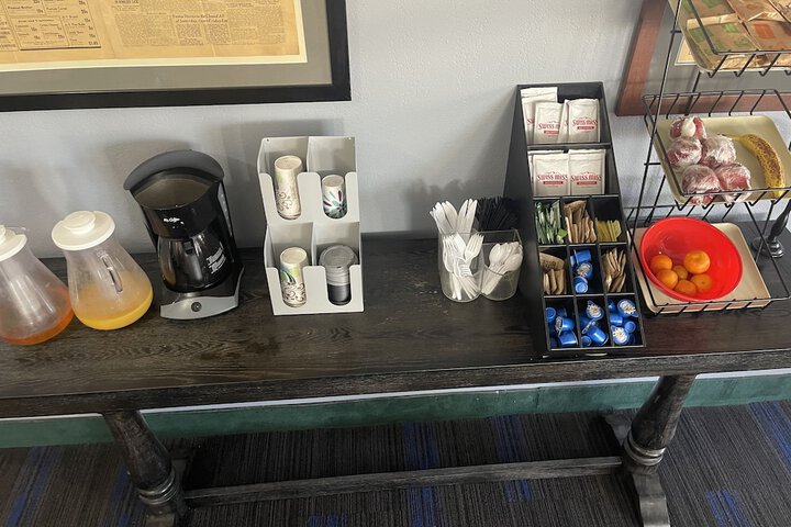 Breakfast/Coffee Service 105 of 110