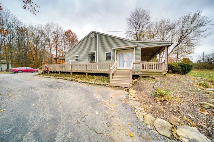North Jackson Vacation Rental w / Wraparound Deck!