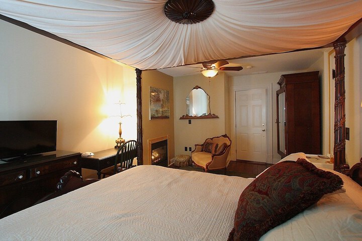 Room 13 of 31
