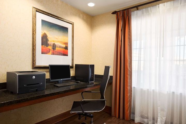 Business Center 34 of 36