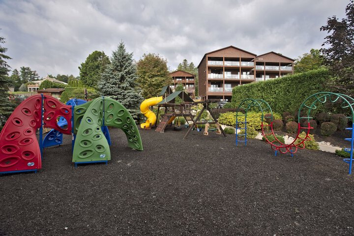 Lodges at Cresthaven