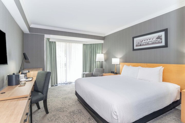 Sandman Signature Vancouver Airport Hotel & Resort