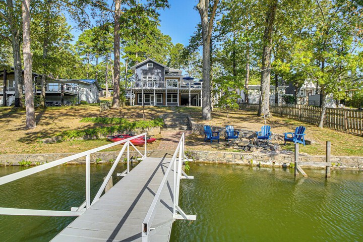 Hot Springs Lakefront Home w / Dock & Water Views!