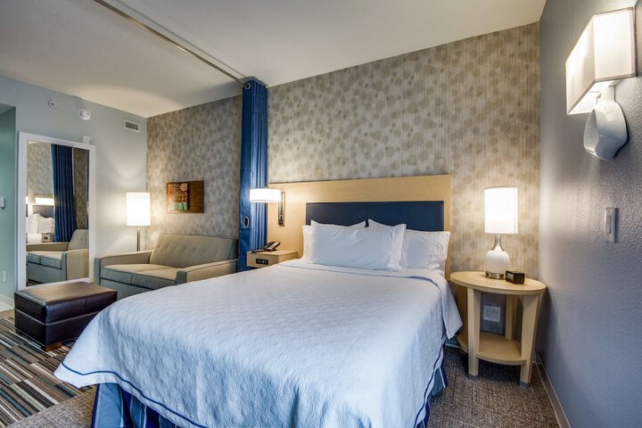 Room 10 of 30