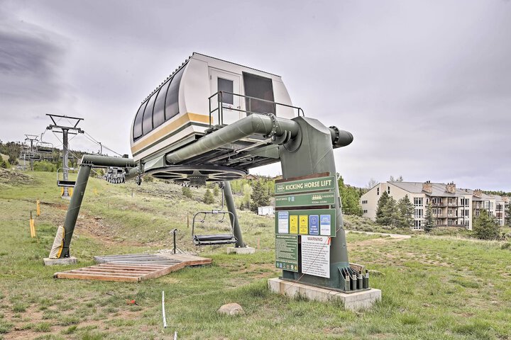 Ski-in / out Granby Ranch Condo w/ Balcony!