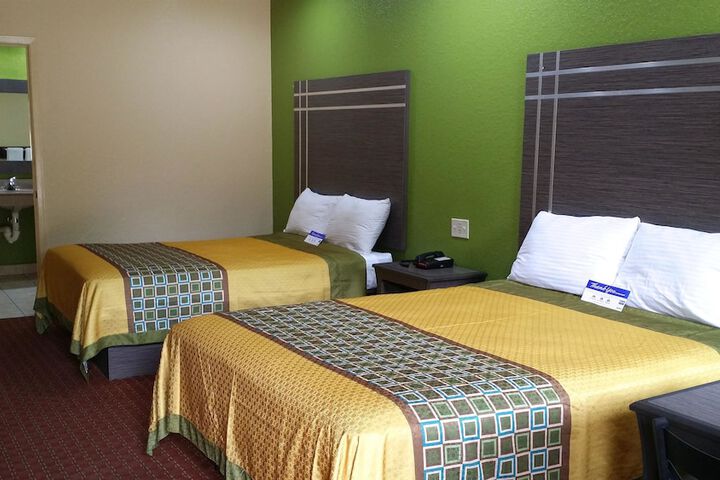 Room 13 of 18