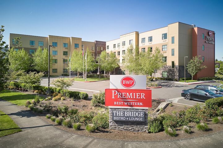 Best Western Premier Hotel at Fishers Landing
