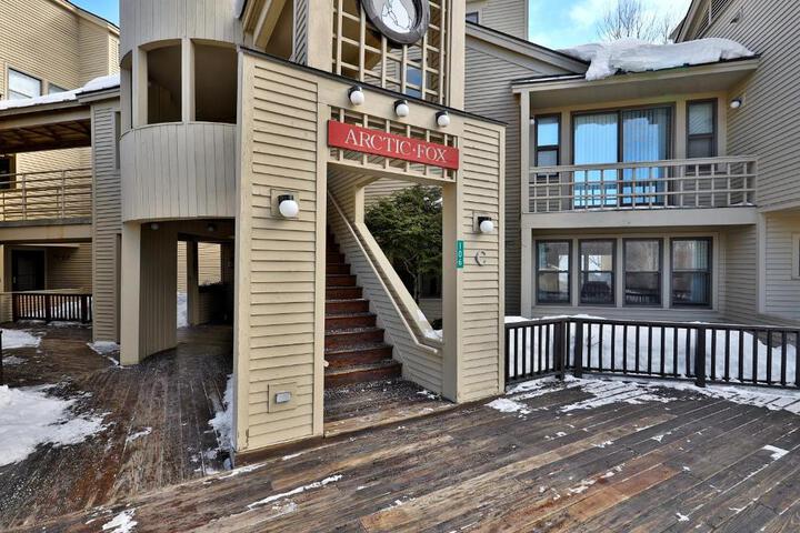 Skiers! Fox Hollow 2BR 2BA Condo Across from Pico, Minutes to Killington condo