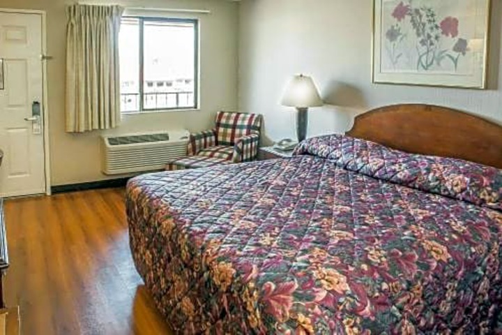 Rodeway Inn & Suites