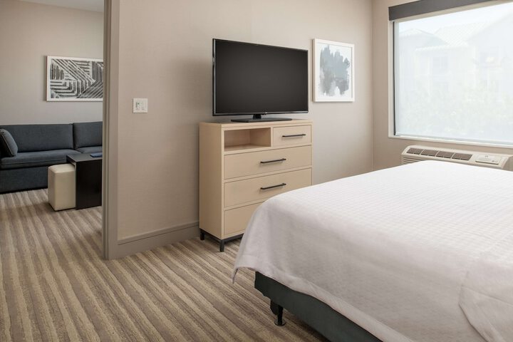 Room 14 of 28