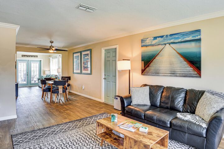 Waterfront Lake Placid Escape w / Dock & Lanai