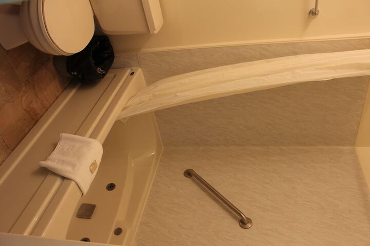 Hot Tub 98 of 116