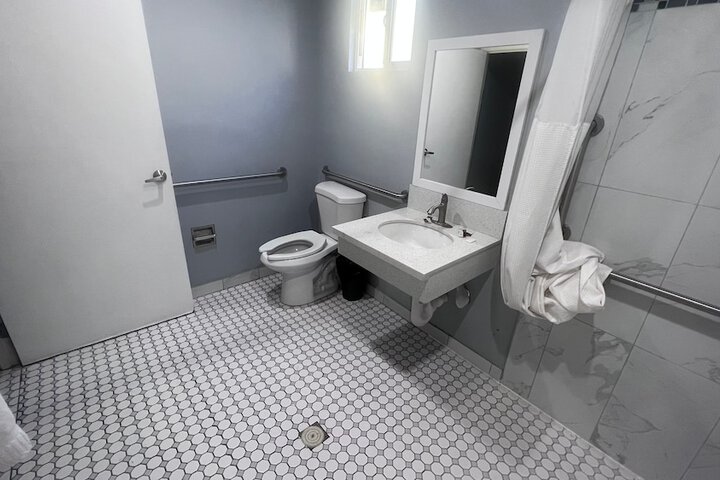 Room 7 of 12