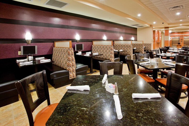 Holiday Inn Hotel & Suites Williamsburg-Historic Gateway by IHG