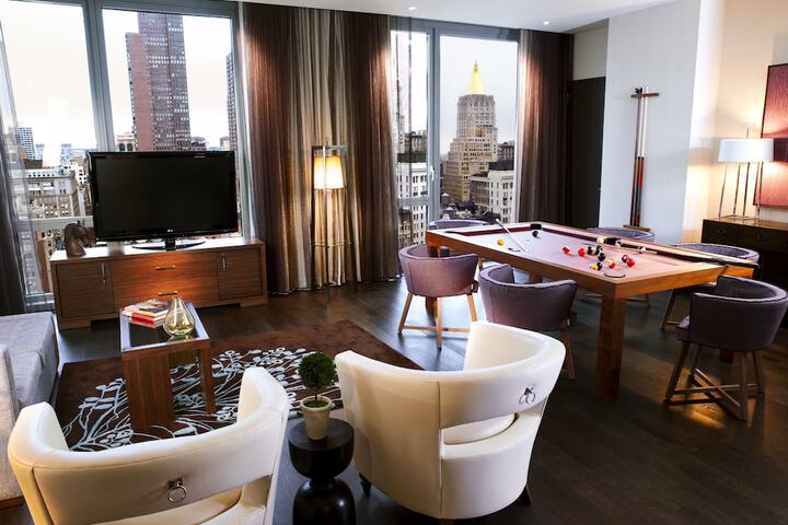 Room 27 of 64