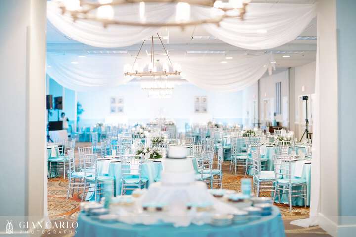 Ballroom/Hall 71 of 76